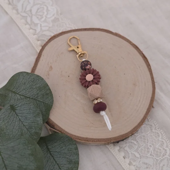 Daisy Keychain - Picture 2 of 6